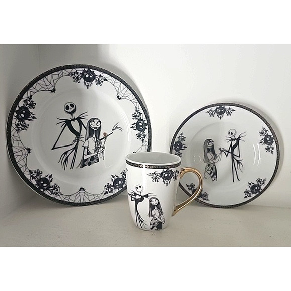 Disney Nightmare Before Christmas Jack Skellingto& Sally 12 Pieces Plates, Cups - Picture 1 of 2